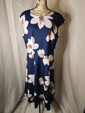 Dress Tells Dress
